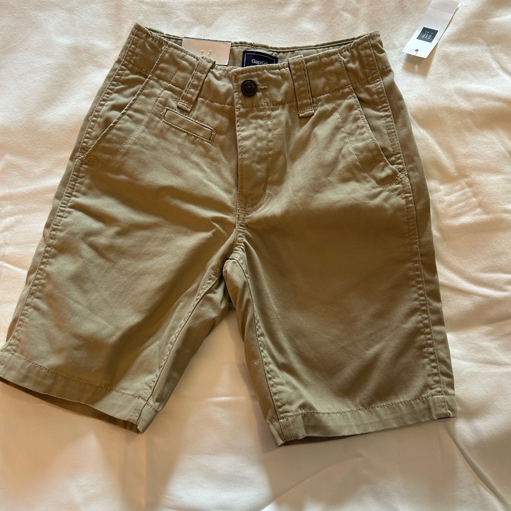 Gap Kids khaki shorts - NEW WITH TAGS   Size 7